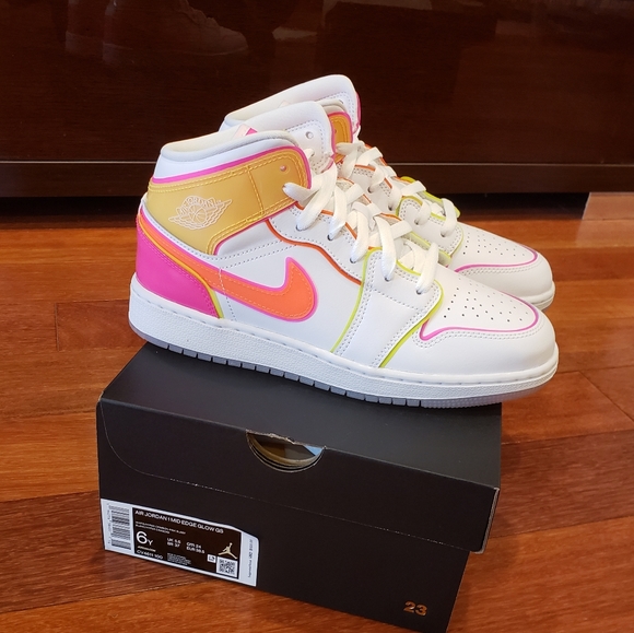 air jordan mid edge glow